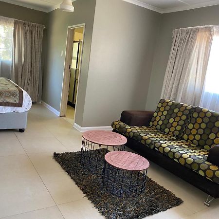 Savoy Hotel Fort Beaufort Exterior photo