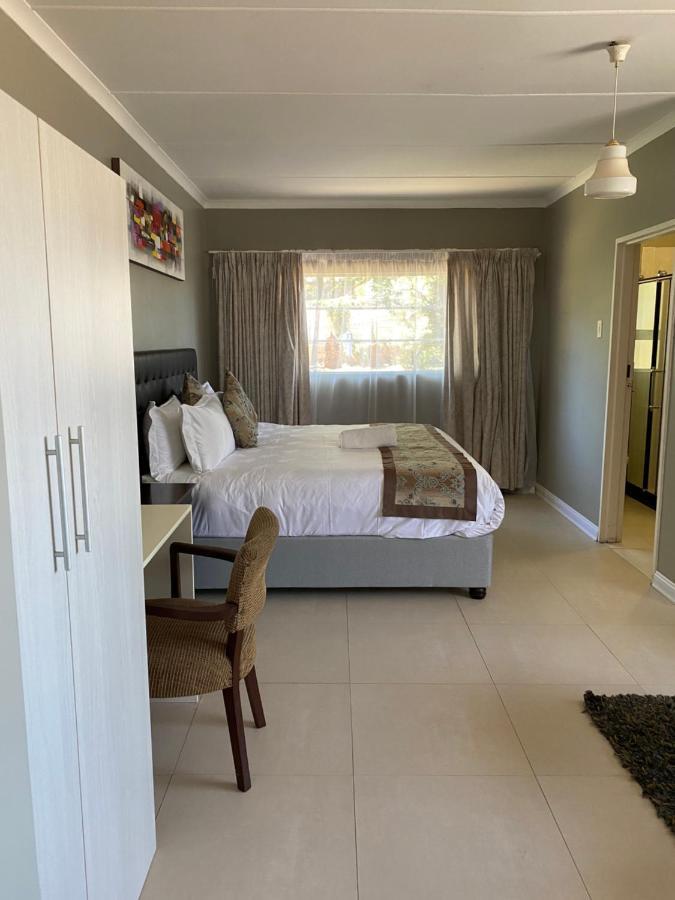 Savoy Hotel Fort Beaufort Exterior photo