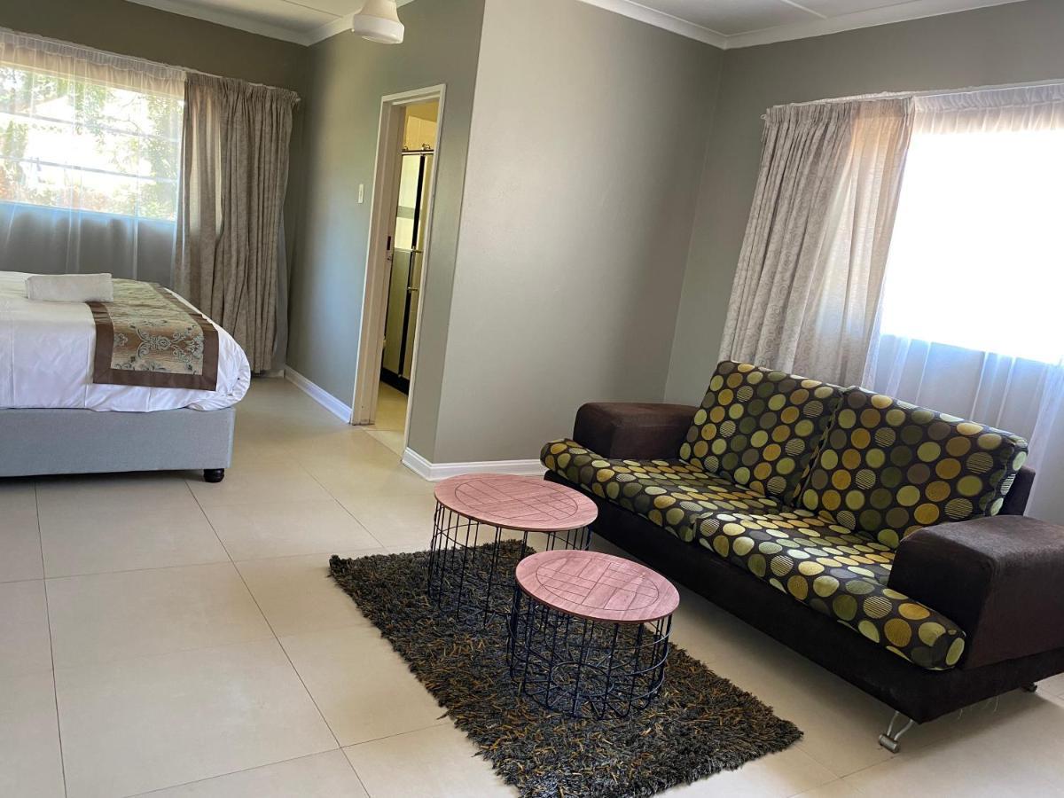 Savoy Hotel Fort Beaufort Exterior photo