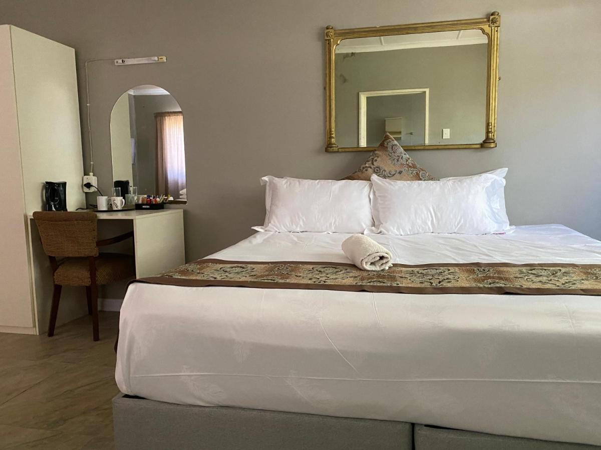 Savoy Hotel Fort Beaufort Exterior photo
