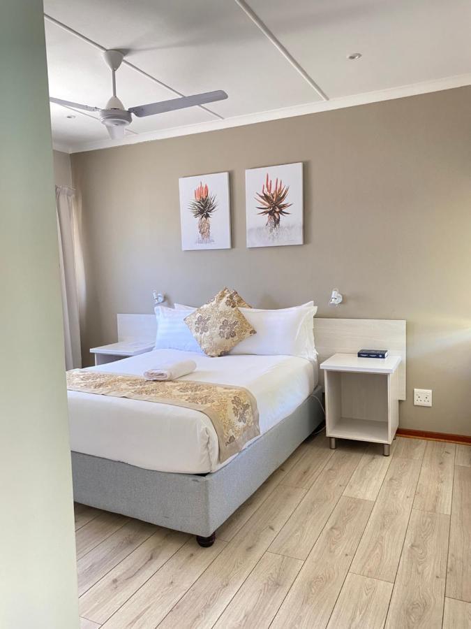 Savoy Hotel Fort Beaufort Exterior photo